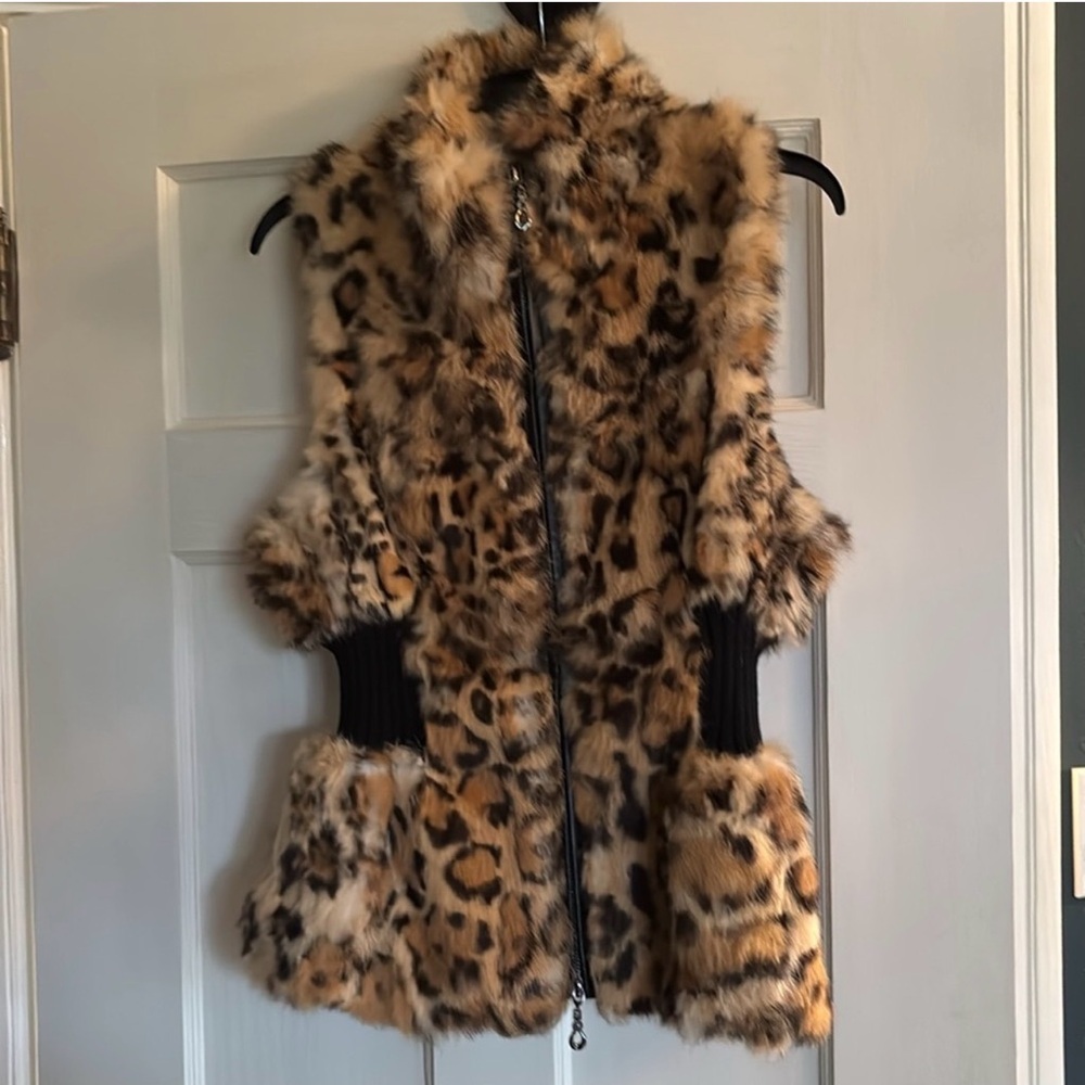 Dolce Cabo Leopard Print Faux Fur Vest in Tan and Black